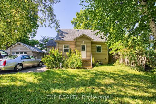 99 Mohawk Rd W, House with 4 bedrooms, 3 bathrooms and 6 parking in Hamilton ON | Card Image