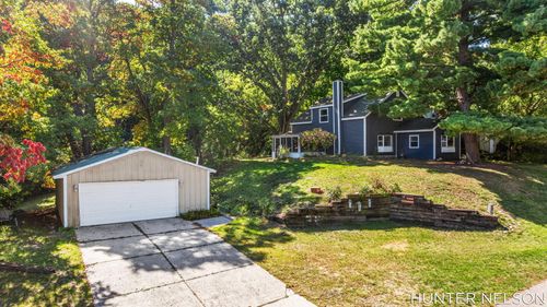 510 Clark Dr, Comstock Park, MI, 49321-9202 | Card Image