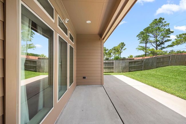Covered patio with plenty of space to hang out! | Image 25