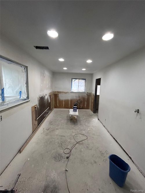 9350 Polk St, Taylor, MI, 48180-3864 | Card Image