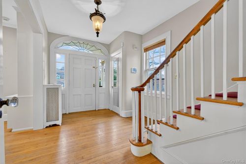 484 Bedford Rd, Bedford Hills, NY, 10507-1604 | Card Image