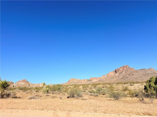 8 W Chuar Dr, Golden Valley, AZ, 86413 | Card Image