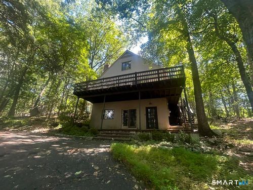 38 Ravenwood Dr, Weston, CT, 06883-1411 | Card Image
