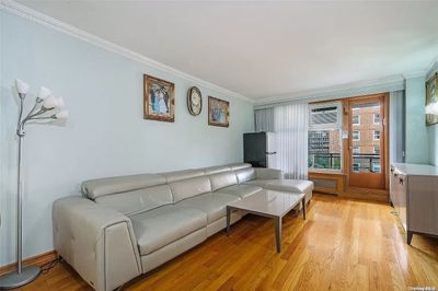 5E - 9805 63 Dr, Home with 3 bedrooms, 2 bathrooms and null parking in Rego Park NY | Image 2