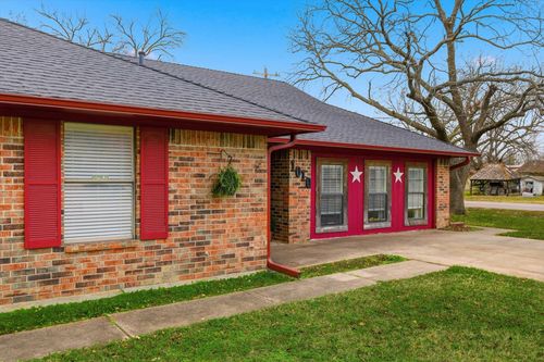1010 Bolivar St, Sanger, TX, 76266-4631 | Card Image
