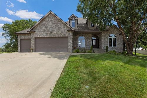 1215 Goldenrain Tree Ct, Liberty, MO, 64068-4347 | Card Image