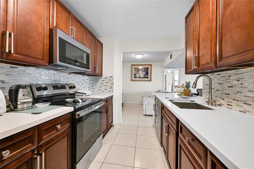 apt-501a-5570 Nw 44th St, Lauderhill, FL, 33319-6155 | Card Image