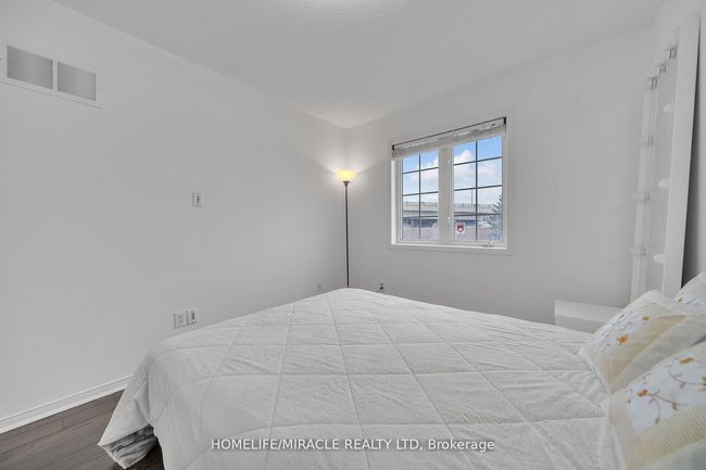 93 Crystal Glen Cres, House attached with 4 bedrooms, 4 bathrooms and 2 parking in Brampton ON | Image 33