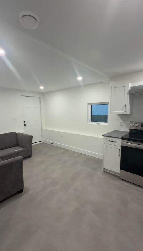 3-2339 Parker Street, Vancouver, BC, V5L2M2 | Card Image