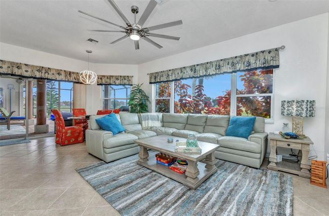 Living Room | Image 39