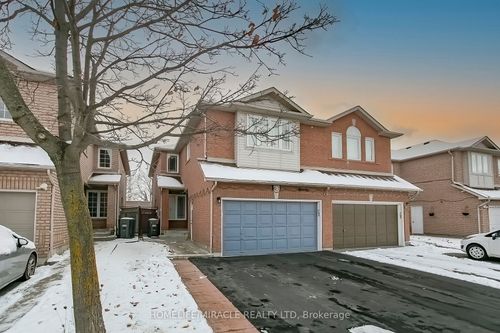 61 Lauraglen Cres, Brampton, ON, L6Y5A5 | Card Image