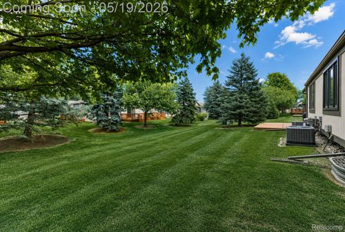 13518 Highland Cir, Sterling Heights, MI, 48312-5340 | Card Image