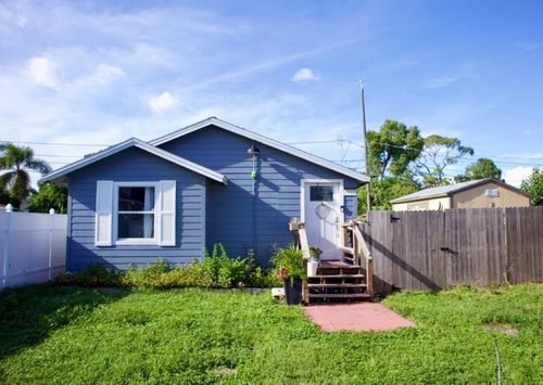 2933 56th Ave N, St Petersburg, FL, 33714-1926 | Card Image