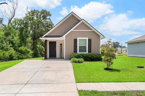 1213 E Saint Charles St, Gonzales, LA, 70737 | Card Image
