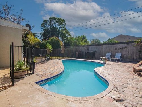 703 5th Pl Sw, Vero Beach, FL, 32962-4518 | Card Image