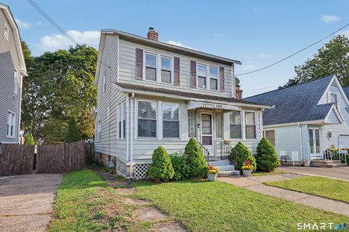 64 Clifton St, West Haven, CT, 06516-2805 | Card Image