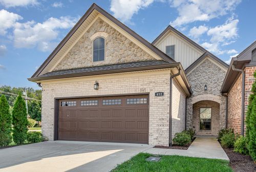 412 W Foxrun, Springfield, TN, 37172-7201 | Card Image