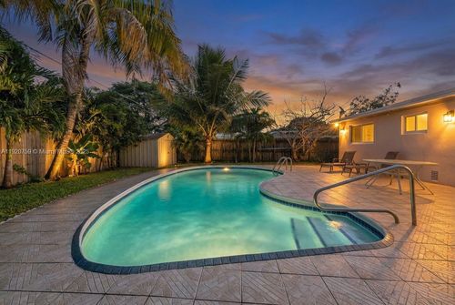 371 Ne 42nd Ct, Oakland Park, FL, 33334-1414 | Card Image