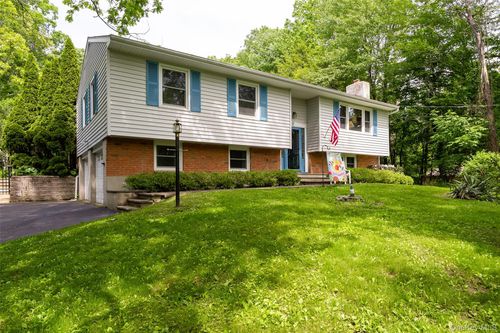 16 Dose Rd, Wappingers Falls, NY, 12590-3404 | Card Image