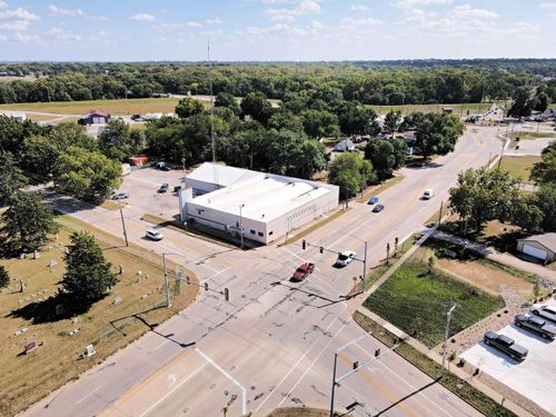 1657 Falls Ave, Waterloo, IA, 50701-5318 | Card Image