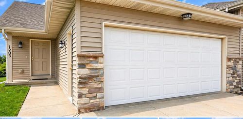1203 Temple Dr, Mount Horeb, WI, 53572-2384 | Card Image