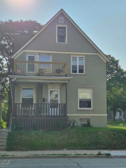 2519 N 35th St, Milwaukee, WI, 53210-3037 | Card Image