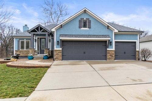 2600 Se Creek Ridge Ct, Blue Springs, MO, 64014-4632 | Card Image