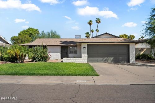 8716 E Mitchell Dr, Scottsdale, AZ, 85251-5061 | Card Image