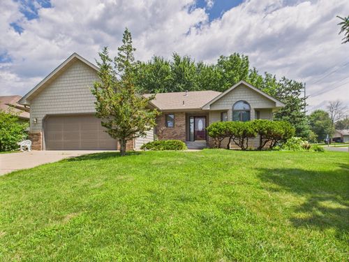 709 4th St Nw, Forest Lake, MN, 55025-1051 | Card Image