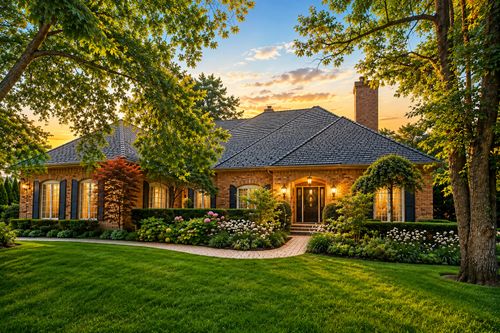136 Circle Ridge Dr, Burr Ridge, IL, 60527-8379 | Card Image