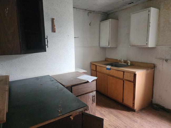 1609 2 Nd St W, House other with 5 bedrooms, 2 bathrooms and null parking in Eveleth MN | Image 7