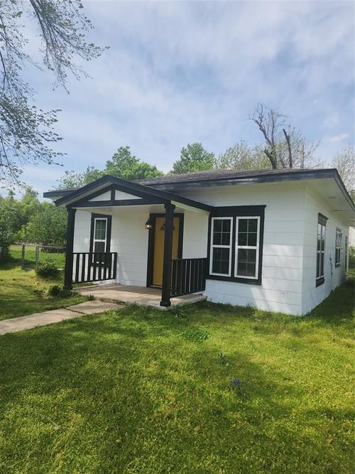 105 S Magnolia St, Crescent, OK, 73028 | Card Image