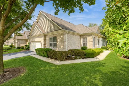 3000 Harrow Gate Dr, Woodstock, IL, 60098-7410 | Card Image