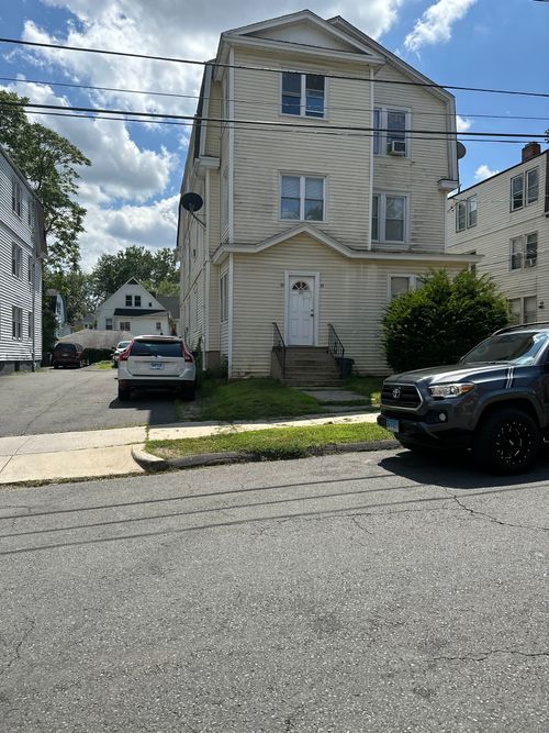 17 Rockville St, Hartford, CT, 06112-2026 | Card Image