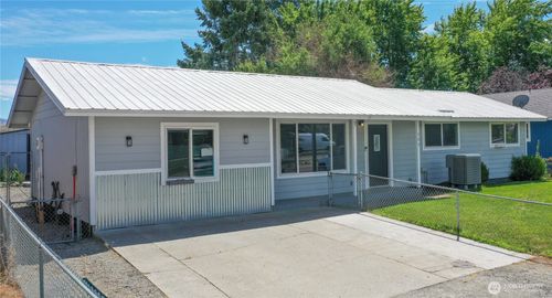 733 Ridge Pl, Omak, WA, 98841-9506 | Card Image