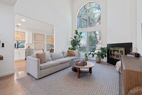 17813 Box Canyon Ter, Round Rock, TX, 78681-3589 | Card Image