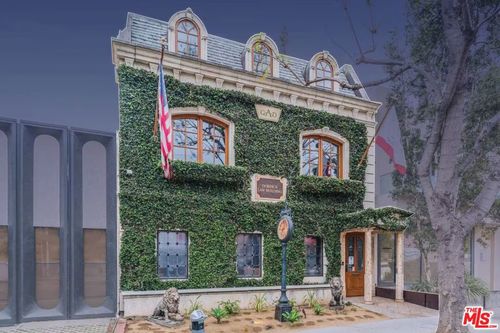 8752 Holloway Dr, West Hollywood, CA, 90069-2327 | Card Image