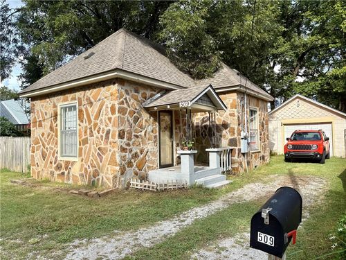 509 S Washington St, Siloam Springs, AR, 72761-3647 | Card Image