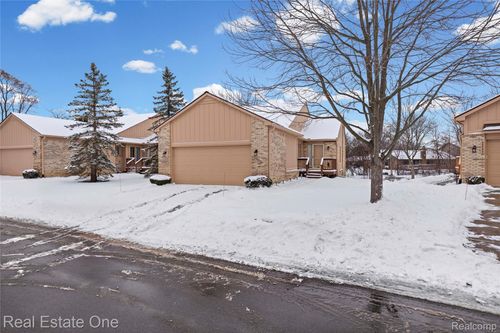 35575 Lone Pine Ln, Farmington Hills, MI, 48335-5801 | Card Image