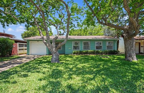 126 Bonita Ave, Galveston, TX, 77550-3106 | Card Image