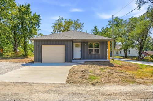 304 N Church St, Everton, MO, 65646-9112 | Card Image