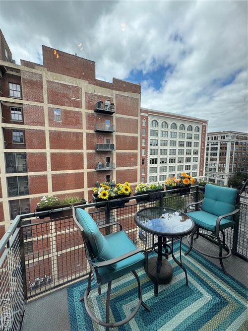 unit-704-1611 Locust St, Saint Louis, MO, 63103-1862 | Card Image