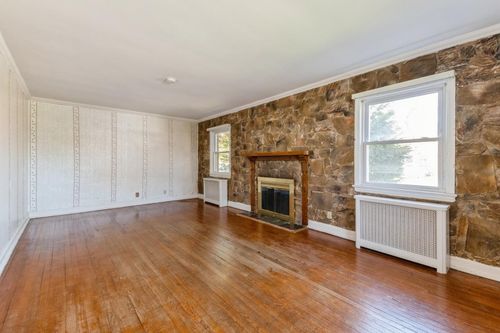 379 Rolling St, Malverne, NY, 11565-2150 | Card Image
