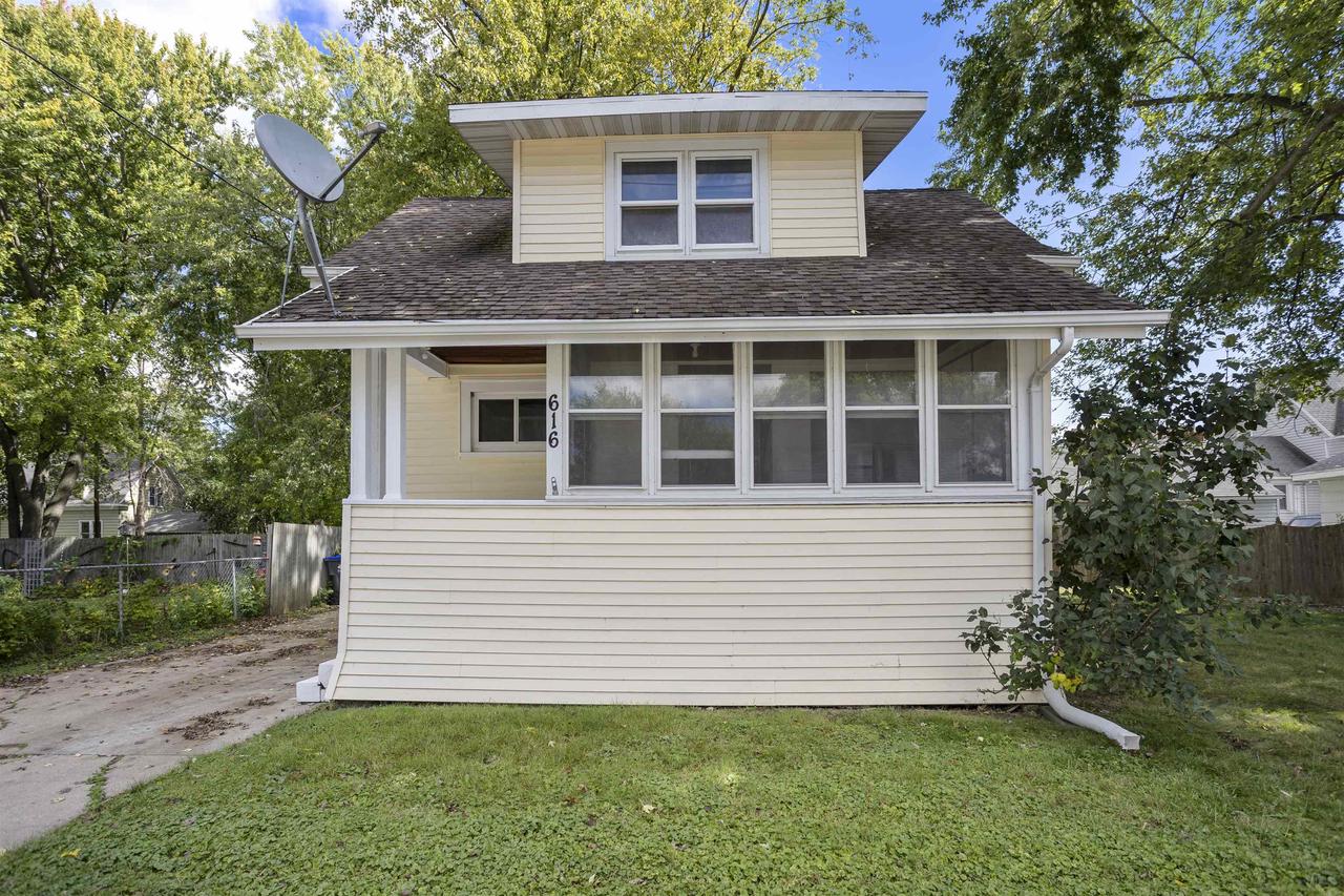 Henry St, Neenah, WI 54956