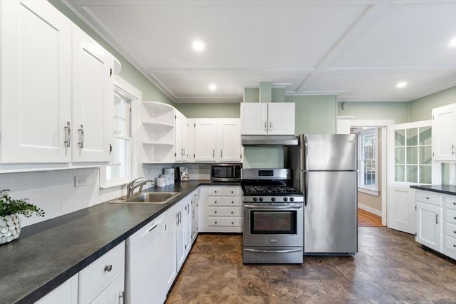 97 Mount Pleasant Ave, House other with 2 bedrooms, 2 bathrooms and 3 parking in Gloucester MA | Image 14