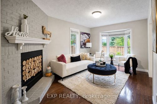 7-2006 Glenada Cres, Oakville, ON, L6H5R9 | Card Image