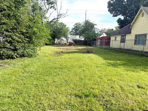 915 Eugene St, Indianapolis, IN, 46208-5052 | Card Image
