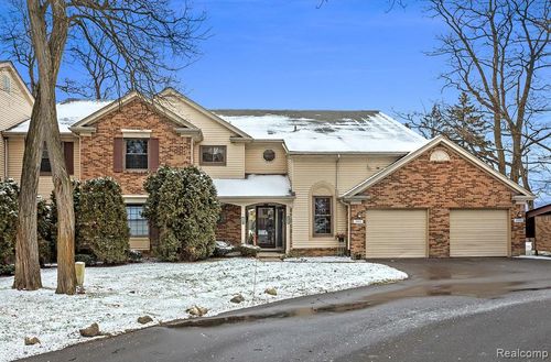 29509 Pine Ridge Circle, Farmington Hills, MI, 48331 | Card Image