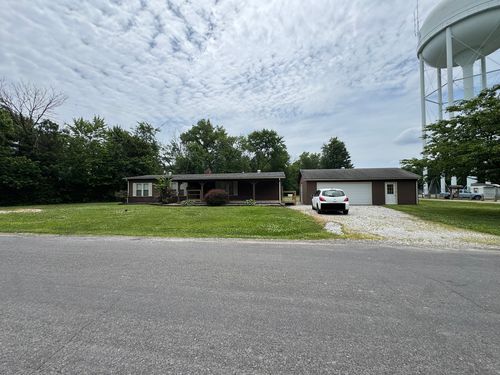 112 E 6th St, Staunton, IL, 62088-2147 | Card Image