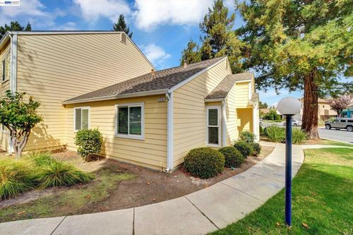 2714 Harvest Ln, Antioch, CA, 94531-7152 | Card Image